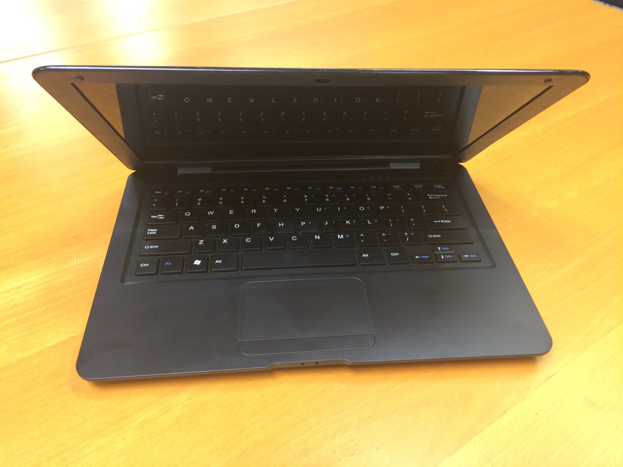 N239-1 - Black Gloss Laptop - Foxbarn